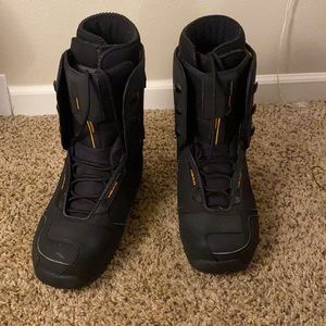 Snowboard boots size 13 like new